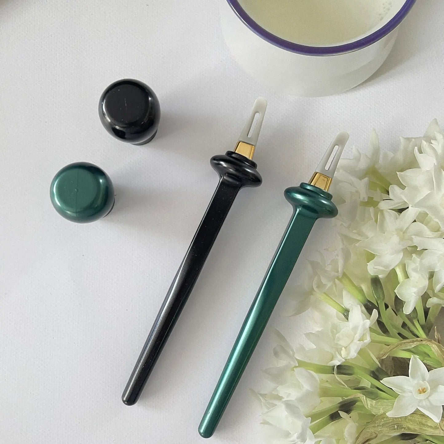 Eyeliner Set with Ergonomic Applicator & Waterproof Gel